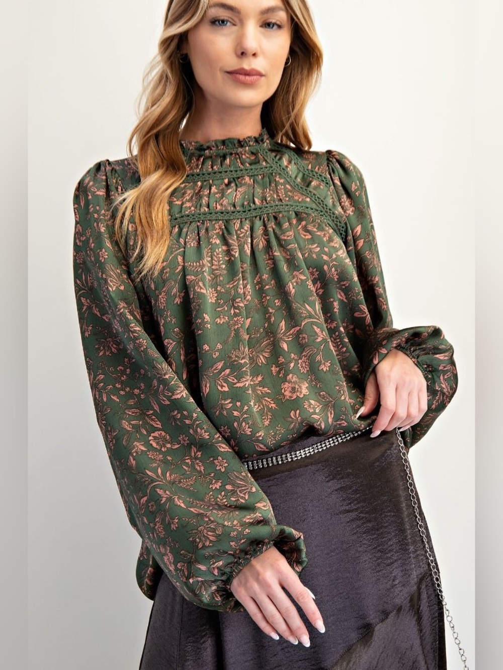 D2-1 New Easel Green Floral Fall Top